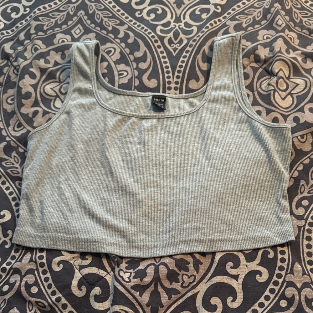 Women’s crop top lot